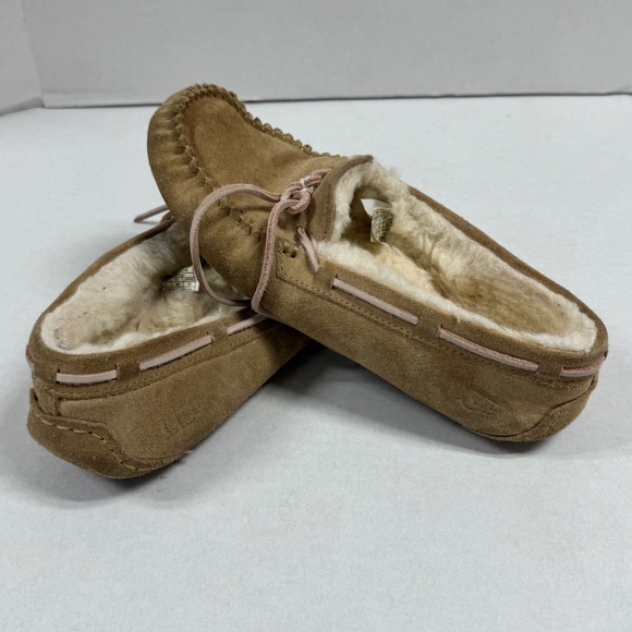 UGG Women's Dakota Wool Lined Suede Slipper - Size 8. - Picture 11 of 15